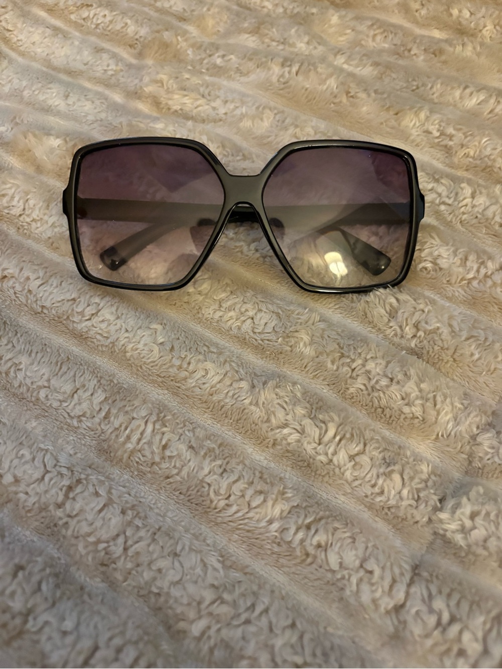 Oversized Black Square Women's Sunglasses with Gradient Lenses